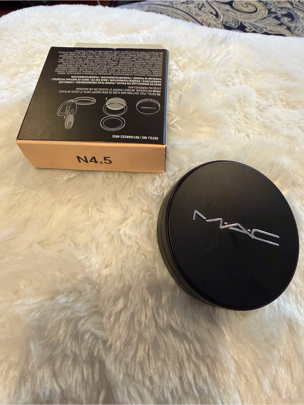 MAC Cosmetics Studio Fix Pressed Powder N4.5 - Black Compact